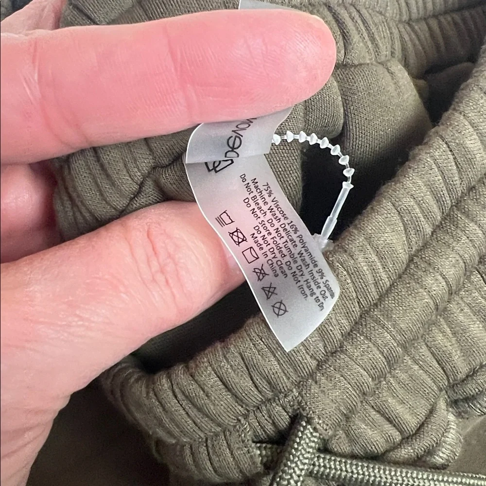New! Devon Windsor Olive Steele Short with drawstring and pockets large - Picture 10 of 12